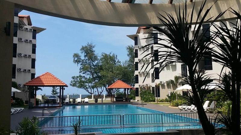 Samsuria Beach Apartment Resort Чератинг Экстерьер фото