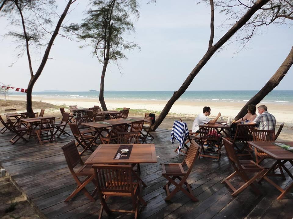 Samsuria Beach Apartment Resort Чератинг Экстерьер фото