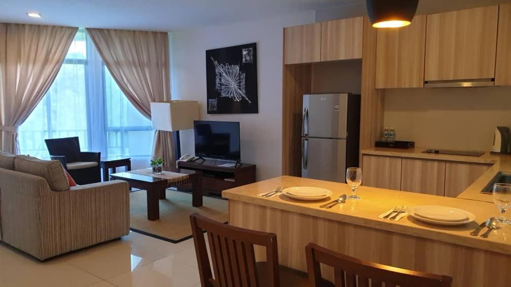 Samsuria Beach Apartment Resort Чератинг Экстерьер фото